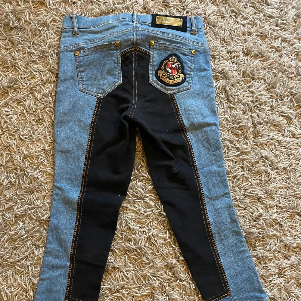Helskodda ridbyxor från JH i jeansmodell, mjuka och sköna, nyskick, storlek 150, 300 kr + frakt . Jeans & Byxor.