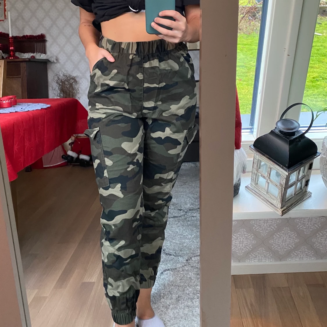 Militärmönstrade byxor 