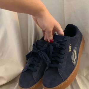 Skor puma 38 - Puma shoes, worn once. Perfect condition. Size 38 Dark blue colour