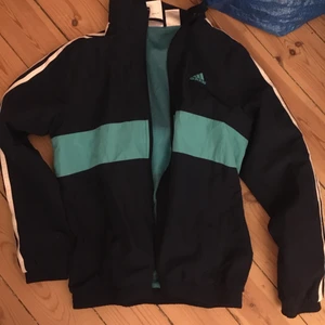Adidas jacka - Cool vintage höst/vår jacka från adidas