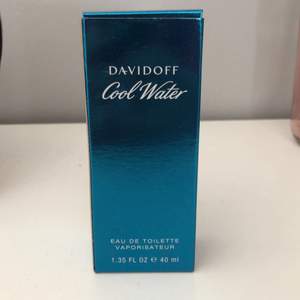 Davidoff parfym ”cool water” säljer då jag råkade köpa herrdoft... aldrig använd, endast testat ett sprut, därav priset! köpt på kicks för mellan 400-500kr🌟 PERFEKT present!