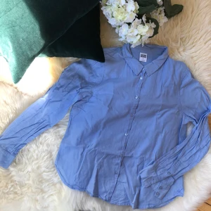 Skjorta - Fin skjorta från Vero Moda. Aldrig använd. Storlek M. Frakt ingår i priset :)