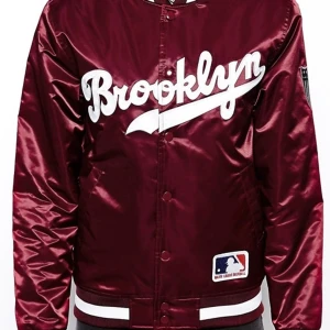 Baseballjacka Majestic vinröd - Snygg vinröd Brooklyn Dodgers baseballjacka.           Säljes i använt med bra skick. Ska ta egna foton på min jacka, men kollar tempen för intresse såhär först 