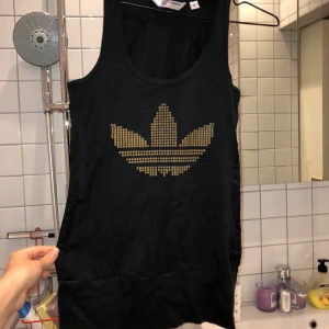 Adidas linne - Adidaslinne me guldtryck strl 36