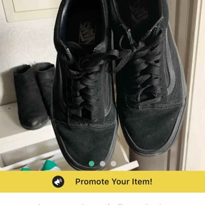 Strl 40  - Super fina och bekväma skor från vans använda fåtal gånger så dom inte var min stil riktigt, köpta för 699 kr💖💖