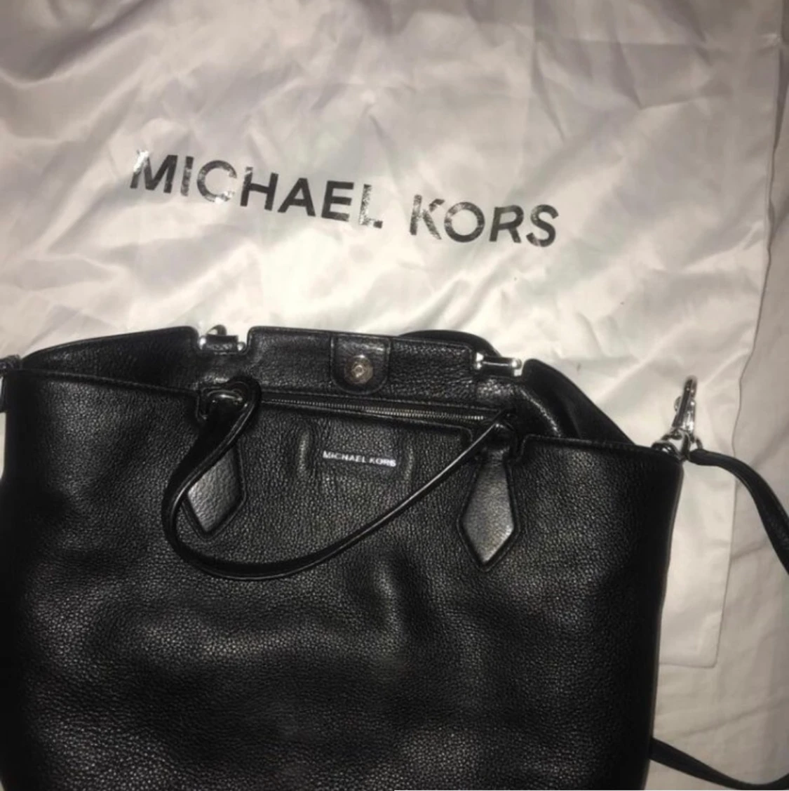 Äkta Michael kors väska