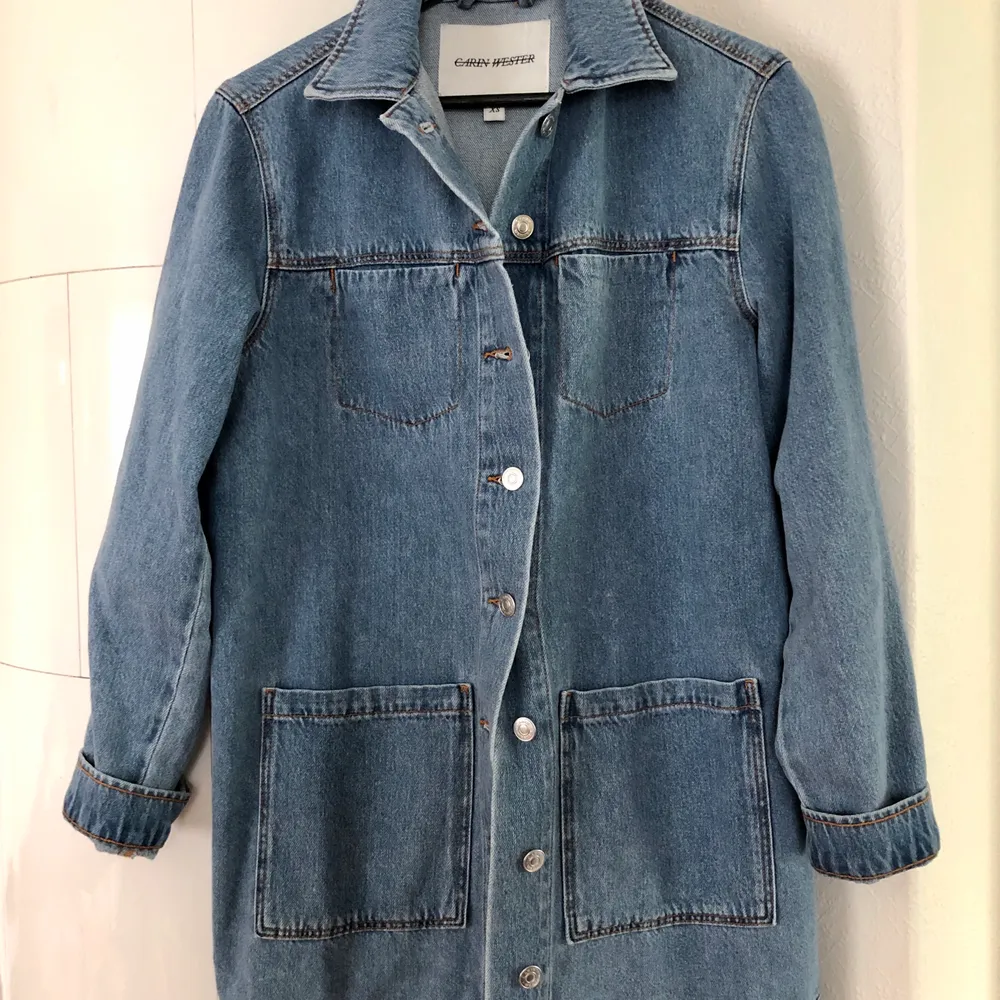 Carin Wester jeans jacket, perfekt conditions, fit straight and little long. Size XS but works for an S too. Shipping included . Jackor.