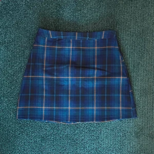 Plaid skirt  - Grön/blå plaid skirt från primark, för liten för mig. Väldigt tajt i midjan skulle snarare säga en 34 istället för 36