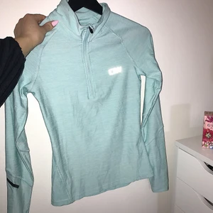 I can i will - Jätte fin tröja från i can i Will jag har andväntden 2gånger och ny pris var typ 500-600kr 💗