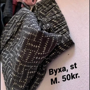 Byxor/Shorts  - Mycket fina, aldrig använda! Köparen står för frakten! 