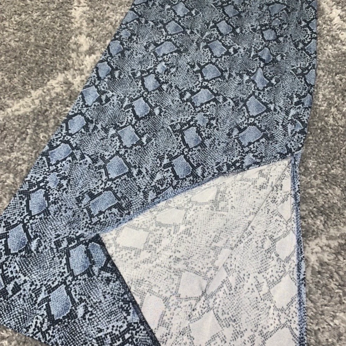 Ormmönstrad längre kjol - 90