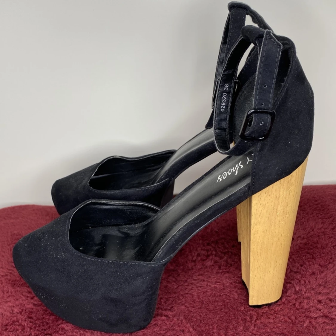 Högklackade sandaler