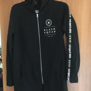 New yorker hoodie - I fint skick, säljer pga. Att jag inte använder längre. Köpare står för frakt.