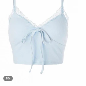 Blå crop topp! - Fin tröja från ZAFUL. Fick den idag men är för liten för mig! Är i storlek S. Prislapp är kvar och frakt ingår. Ser ut precis ut som bilden! Skriv vid intresse! #blå #zaful #tröja