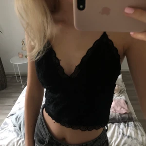 S - Säljer denna festliga topp💖 betalning sker via swish💖 köparen står för frakt💖