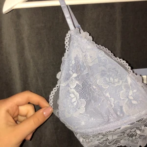 Blå bralette  - En superfin blå bralette i strl 38 (s-m) aldrig använd💙 köparen står för frakt💕