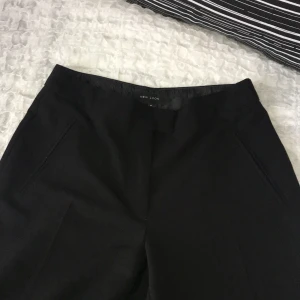 Fancy pants 😎 - • Säljer mina favorit kostym byxor som börjar bli för små.                                                                              • Dom sitter som en smäck på rumpan o e luftiga vid benen(nytvättade) . •Köpt från Zalando.  Frakt tillkommer.