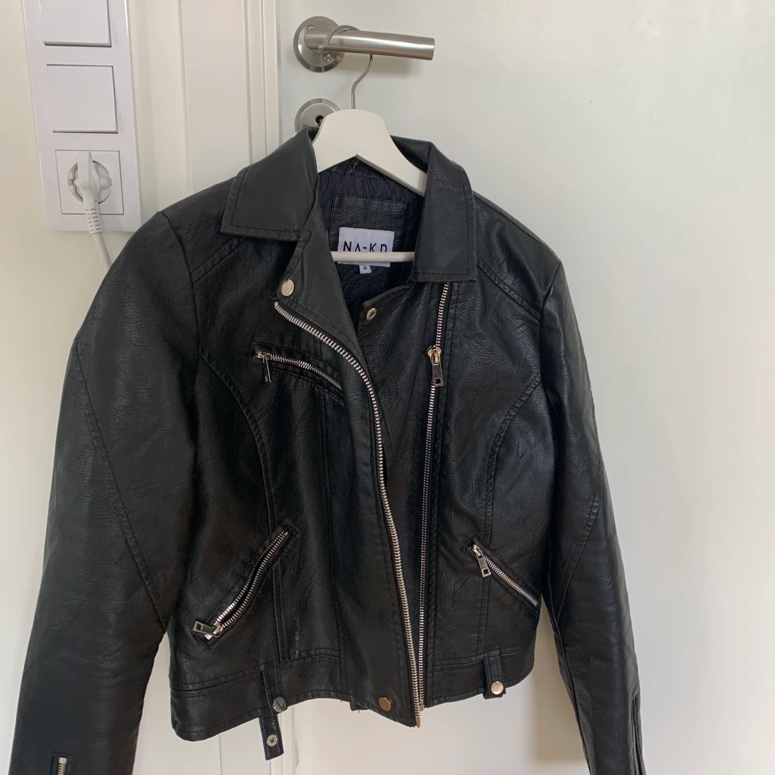 Skinjacka från NA-KD