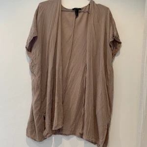 Kimono - Kimono i linneliknande material. Köpare står för frakt 🌸💓