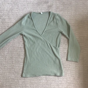Topp omlott storlek S - En helt fantastisk gammel-mintgrön färg. Använd två gånger och från only