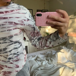 Långärmad vit färg  - Sjukt snygg och cool tröja från NAKd , säljer för 150 +frakt 