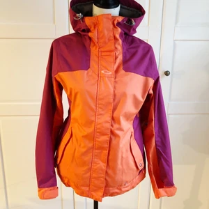Oakley Skidjacka - Dam modell, något figursydd. Fint skick!