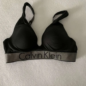 Helt ny Calvin klein topp🌟 - En ny topp/bh från Calvin Klein✨✨