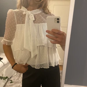 Fin blus från Zara - Strl S, har inte kommit till användning.
