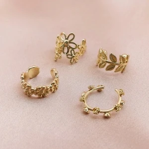 Earcuffs - 4 jättefina earcuffs som man kan justera storleken på. 10kr/st. Helt nya. Köparen står för frakt!