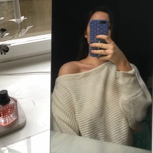  Nakd - Krämvit NAKD boat neck stickad tröja, han användas som off the shoulder eller med rak rigning. 