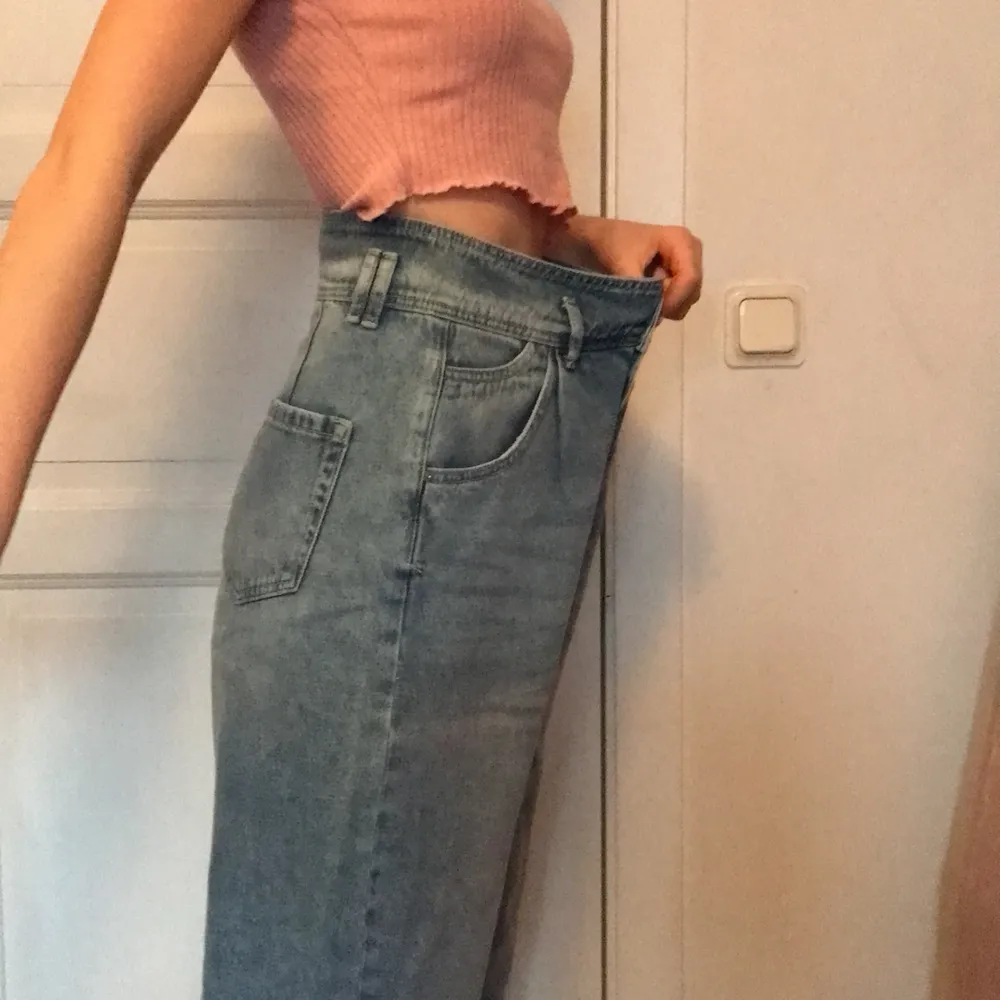 Ett par helt nya jeans från shein som säljs endas för d är förstora . Jeans & Byxor.