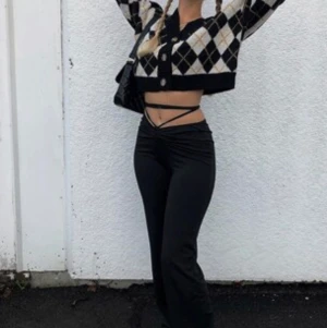 Tröja  - Såå fin tröja från Shein. Tyvärr inte min stil så därför säljes den. Helt oanvänd! Storlek S , 166kr inkl spårbar frakt . Obs lånad första bild!