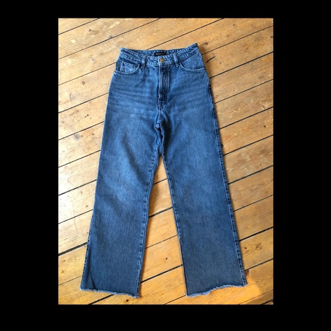 Oanvända Massimo Dutti flared jeans
