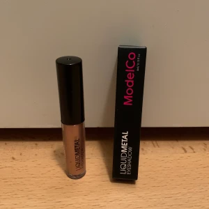Liquid eyeshadow  - Flytande ögonskugga i en fin champange färg