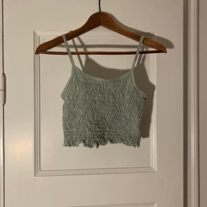 blå/grönt linne strl S - blå/grönt crop linne i storlek S 