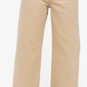Yoko-Monki jeans - Snygga Yoko-jeans från Monki. Raka snygga ben, använda med i bra skick! Nypris 400kr. Bild taget från Mokis hemsida