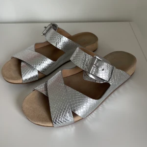 Michael kors sandaler - Sandaler från Michael kors, aldrig använda! 300kr +frakt 💓 35/35,5