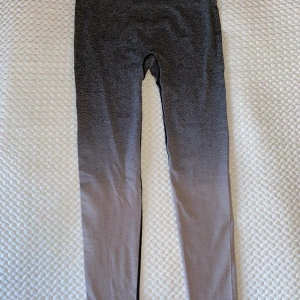 Träningstights - Träningstights från Primark i storlek S. Aldrig använda! Köparen står för frakten :)