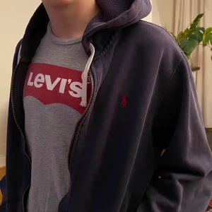 Ralph Lauren hoodie  - Snygg over-sized hoodie i mycket bra skick💖 möts gärna upp i Malmö eller fraktar för 66kr👍🏼