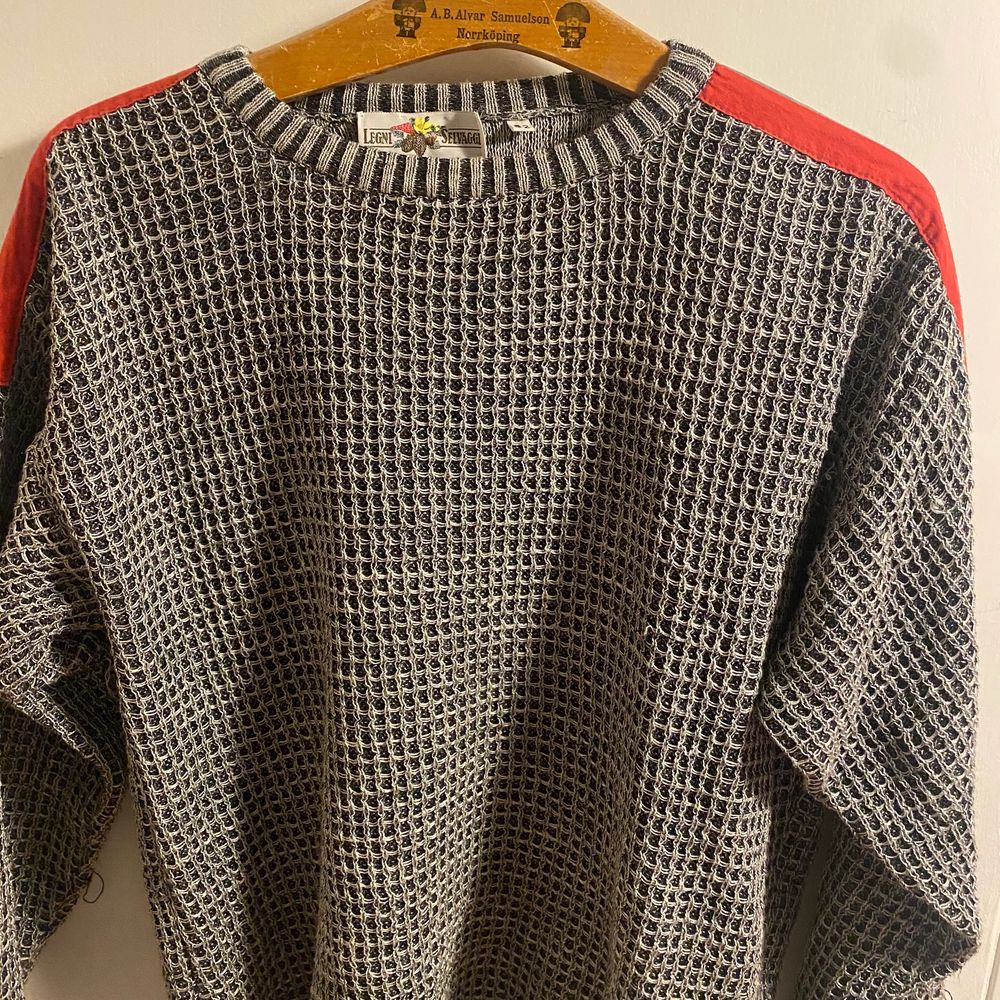 Prada eller stone island liknade sweatshirt köpt i Paris. Sitter som en mens medium eller womens large. Unisex. Knappt använd och utan flaws. . Tröjor & Koftor.