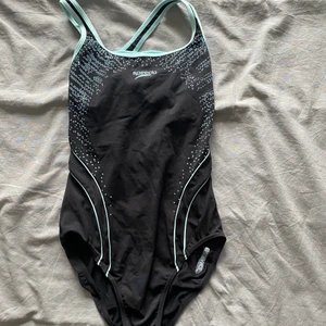 Speedo baddräkt - Storlek 38   Nypris: 500kr   Mycket bra skick
