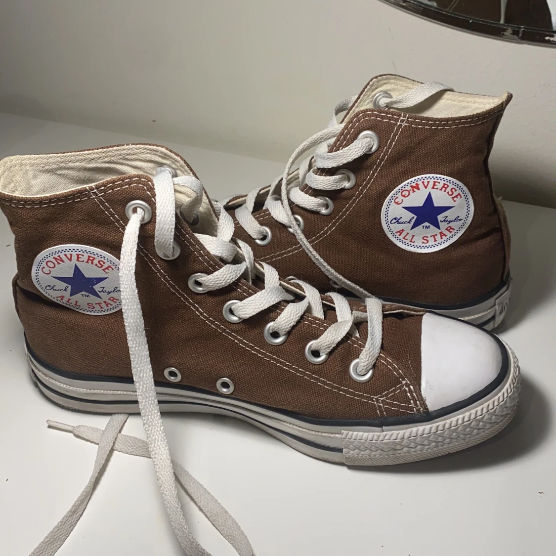 Bruna converse