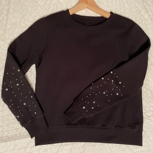 Tröja med pärlor  - Tröja 