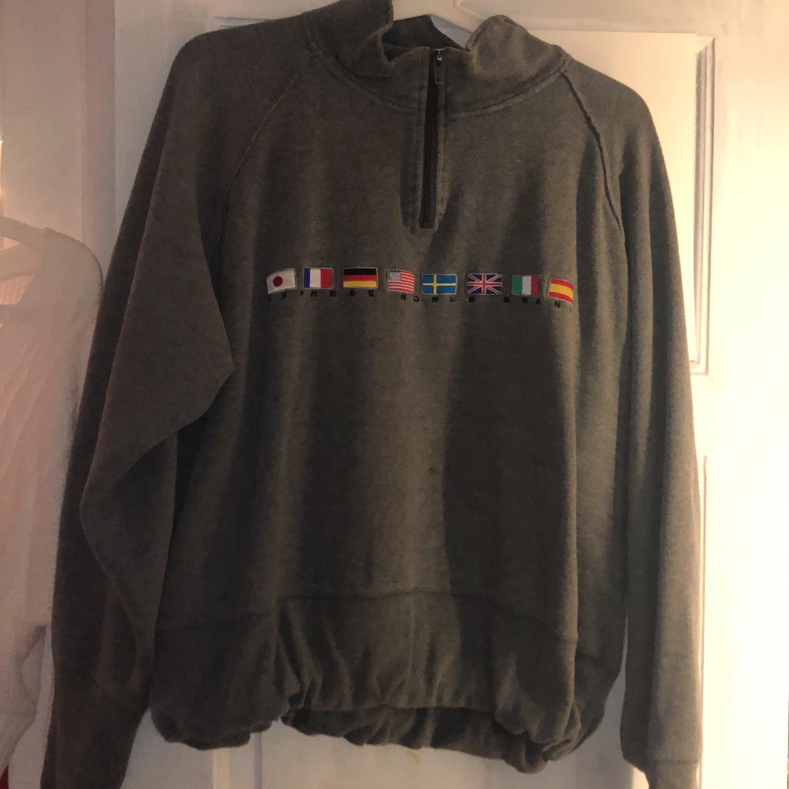 Sweatshirt med dragkedja