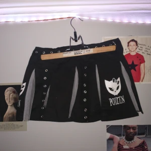 Poizen Kjol - kort kjol från poizen. S men liten i storleken. ej gratis frakt, den räknas senare