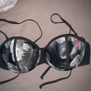 Bikini överdel  - Bikini överdelar 40kr/st eller 120 för alla tre, fint skick