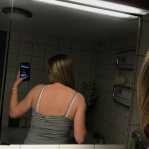 Grått linne - Tunnt linne, skönt att ha på sommaren! Väldigt stretchigt och mjukt material. Köparen står för frakten, betalning via swish