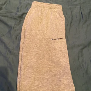 Champion - Champion byxor. Loos fit och riktigt sköna! Pris går att diskuteras vid snabb affär!