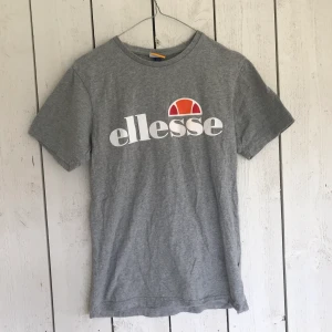 Ellesse t-shirt strl S - Endast testad, sicket är som nytt! 