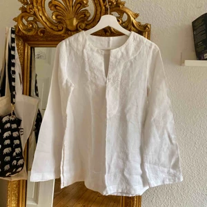  - 100% linne blus i nyskick! Superfin till sommaren!!☀️🌸